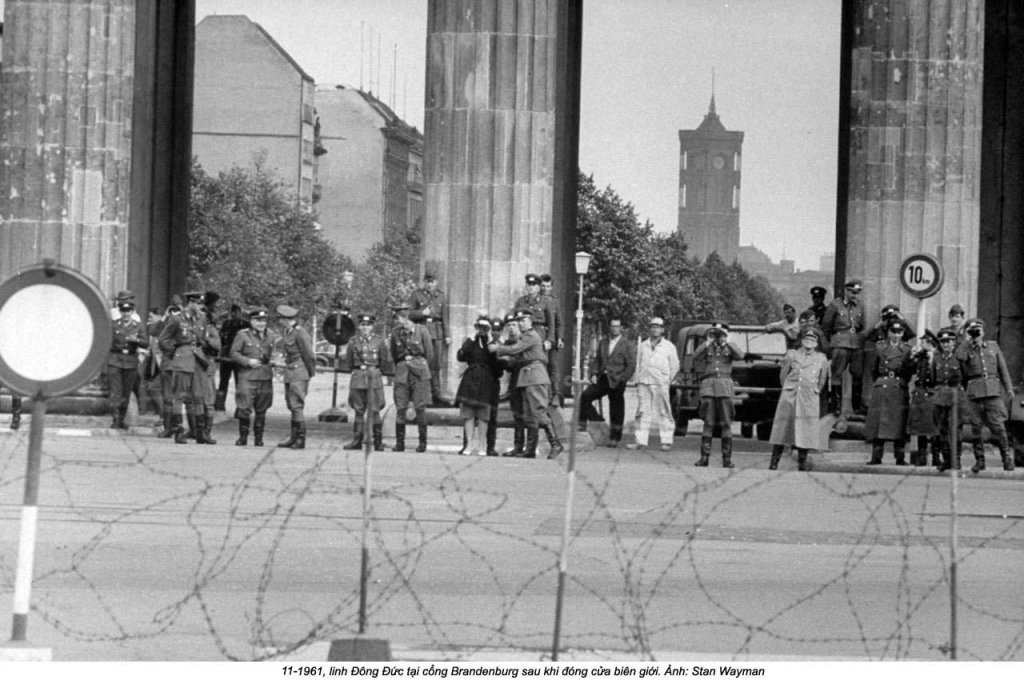 Berlin Wall 1961 (1_220).jpg