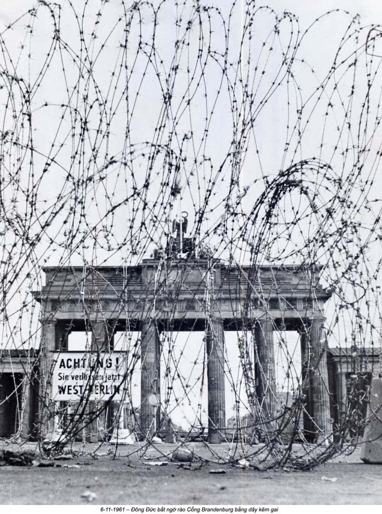 Berlin Wall 1961 (1_230).jpg