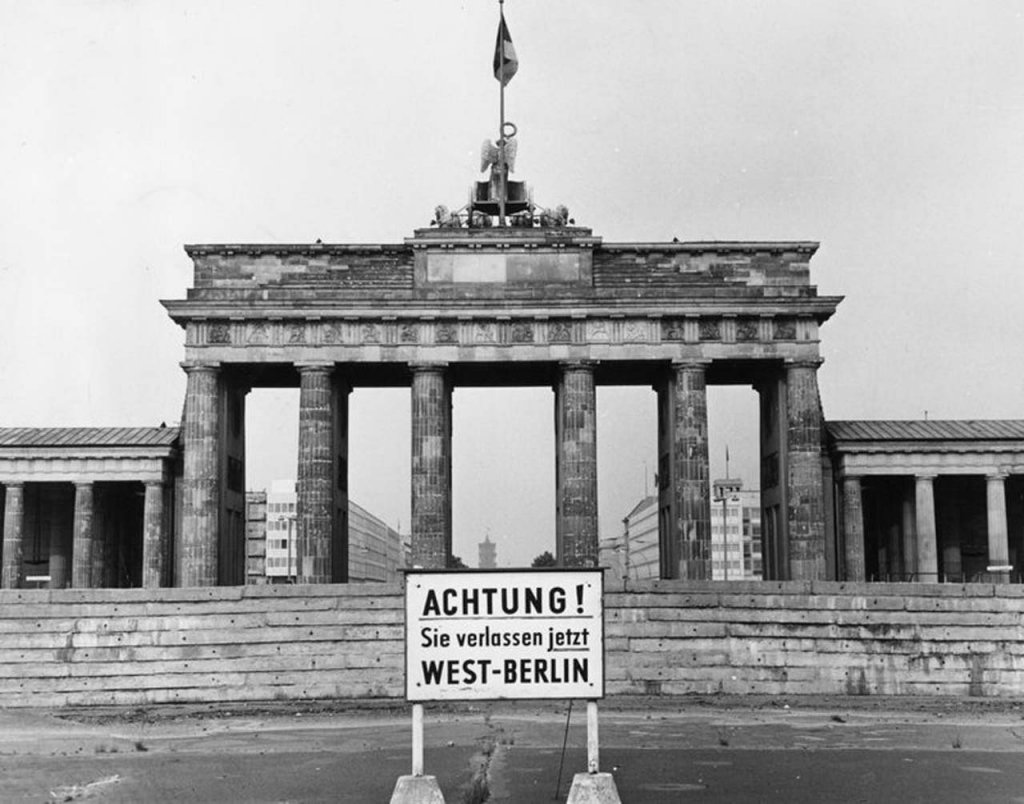 Berlin Wall 1961 (1_242).jpg