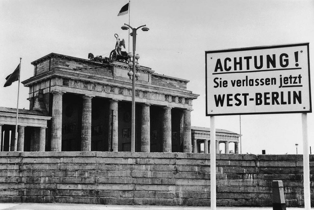 Berlin Wall 1961 (1_243).jpg