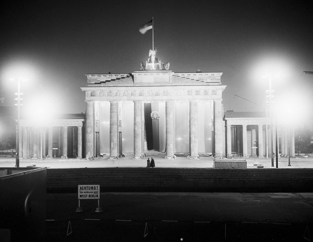 Berlin Wall 1961 (1_244).jpg