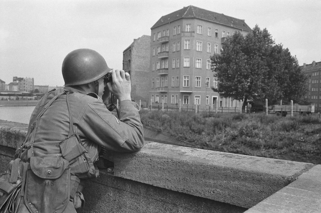 Berlin Wall 1961 (1_263).jpg