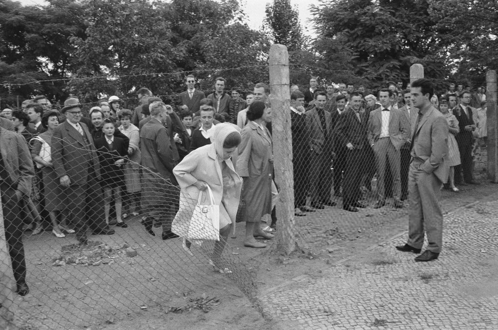 Berlin Wall 1961 (1_274).jpg