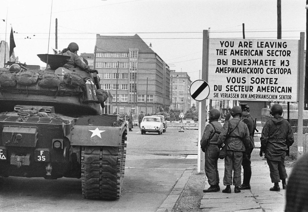 Berlin Wall 1961 (1_173_8).jpg