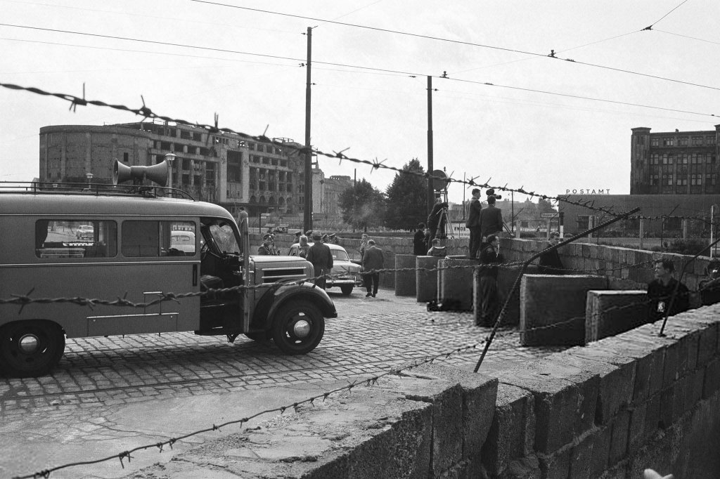 Berlin Wall 1961 (1_304).jpg