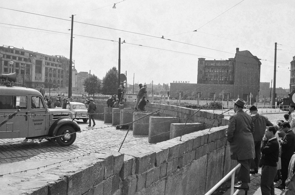 Berlin Wall 1961 (1_305).jpg