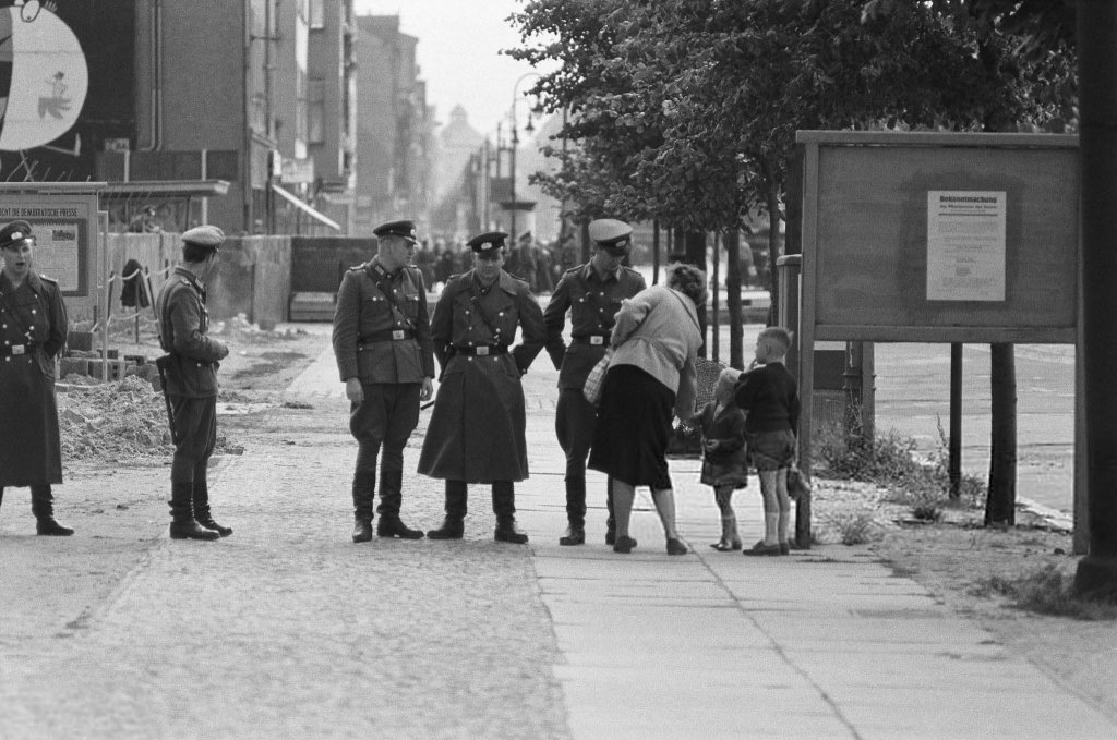 Berlin Wall 1961 (1_314).jpg