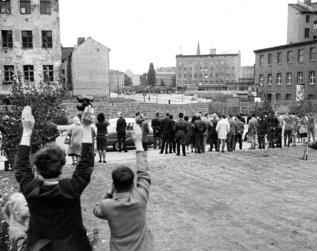 Berlin Wall 1961 (1_316).jpg