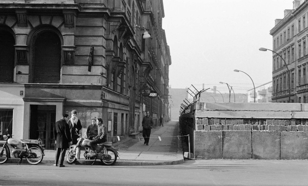 Berlin Wall 1961 (1_324).jpg