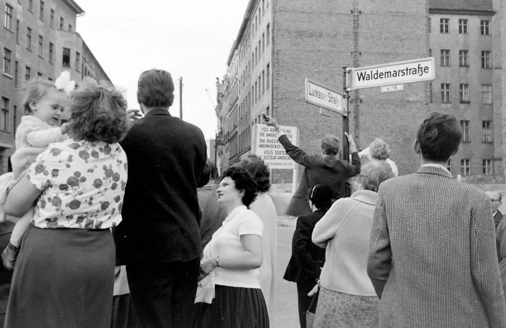 Berlin Wall 1961 (1_373a).jpg