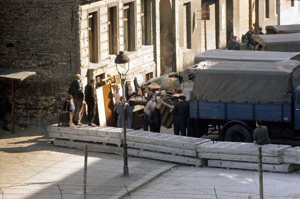 Berlin Wall 1961 (1_8_3).jpg