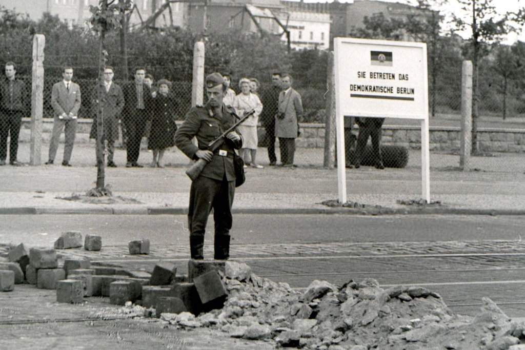 Berlin Wall 1961 (1_419).jpg