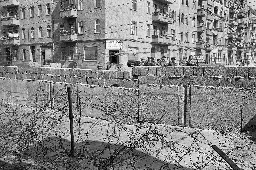 Berlin Wall 1961 (1_427a).jpg