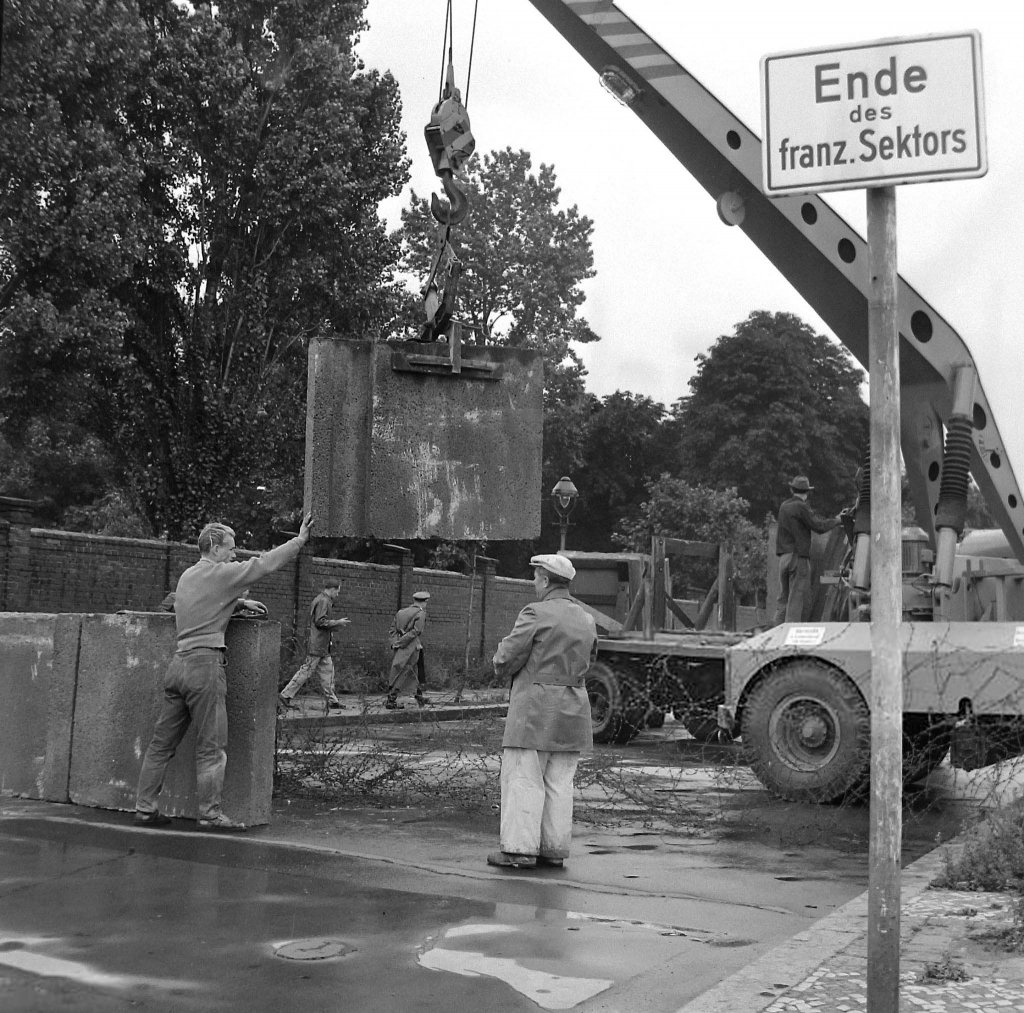 Berlin Wall 1961 (1_425_4).jpg