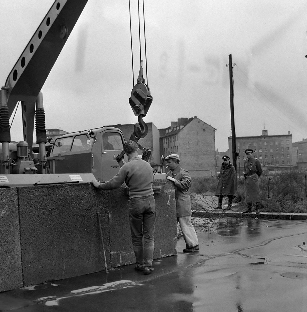 Berlin Wall 1961 (1_425_5).jpg