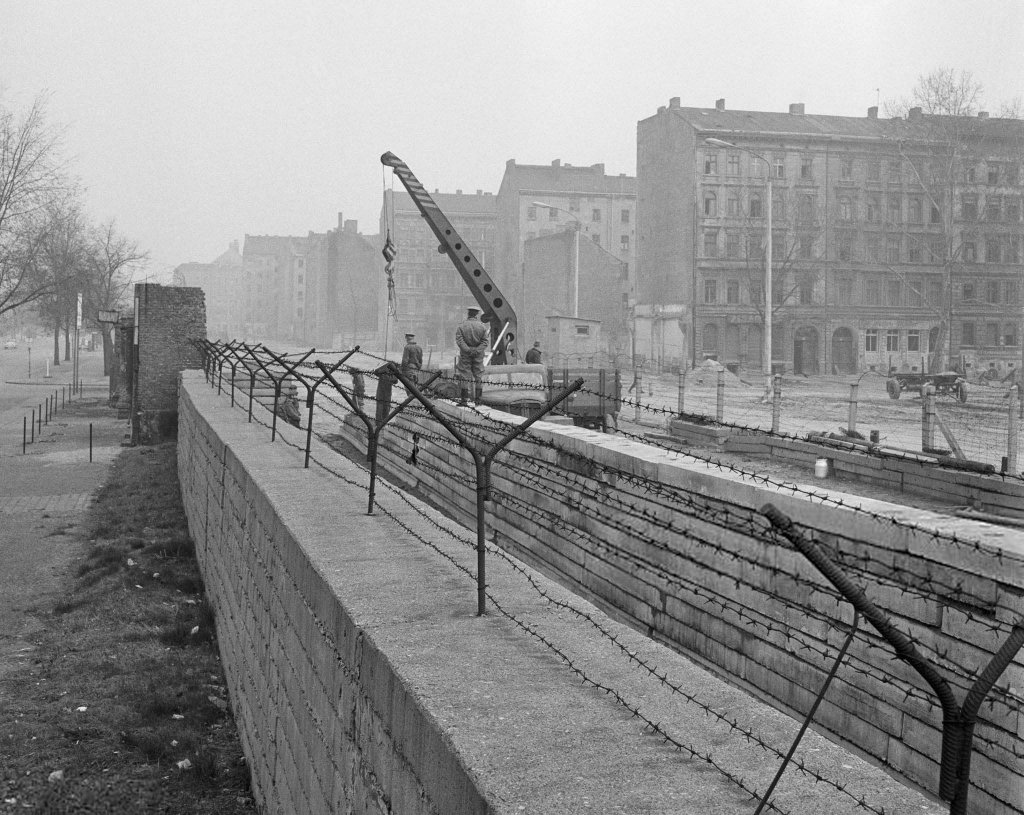 Berlin Wall 1961 (1_551).jpg