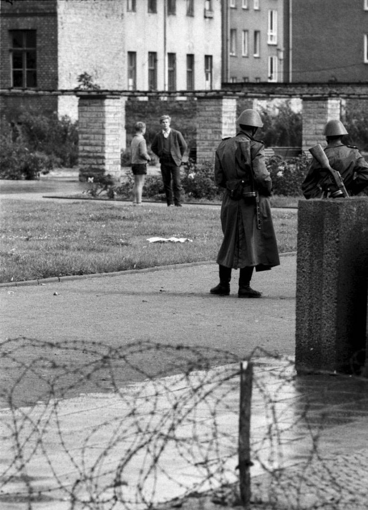 Berlin Wall 1961 (1_582).jpg
