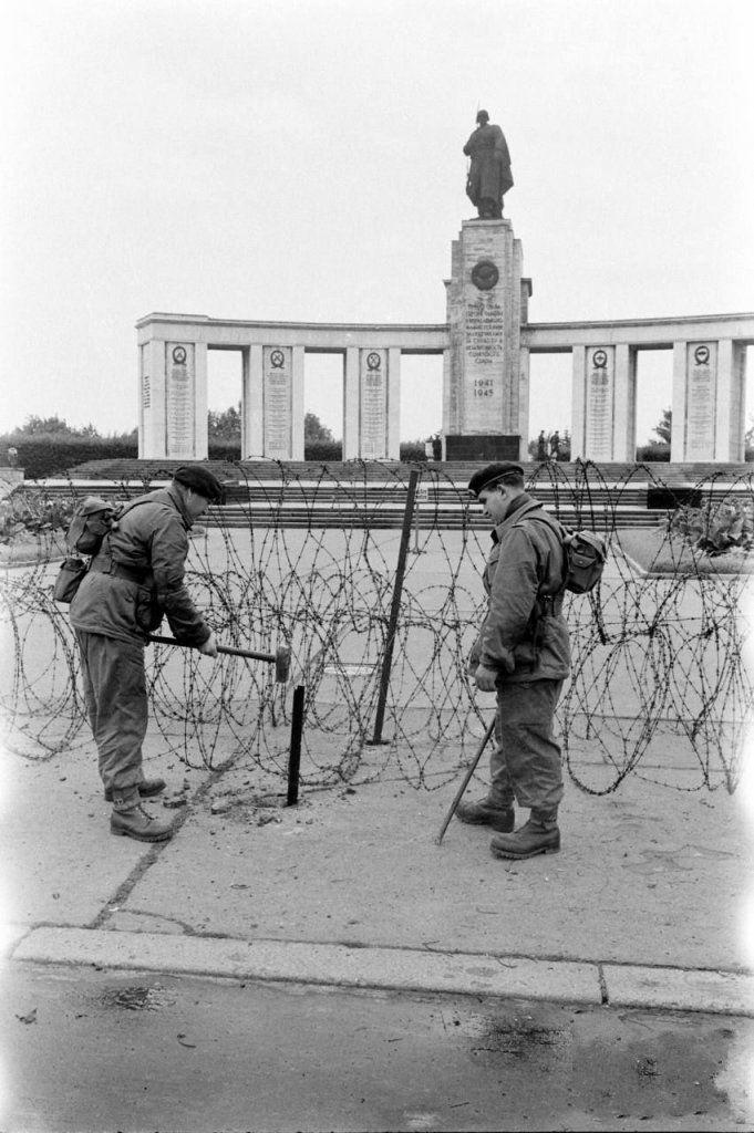 Berlin Wall 1961 (1_583).jpg