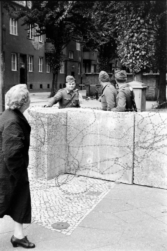 Berlin Wall 1961 (1_584).jpg