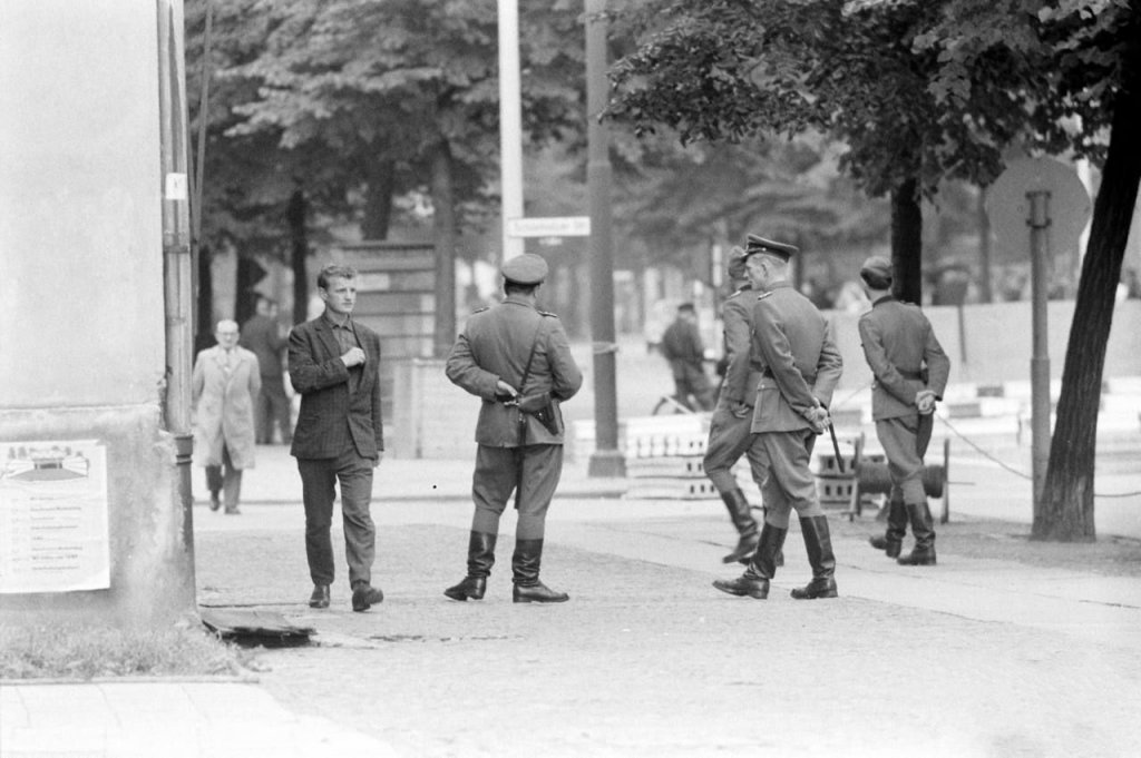 Berlin Wall 1961 (1_592).jpg