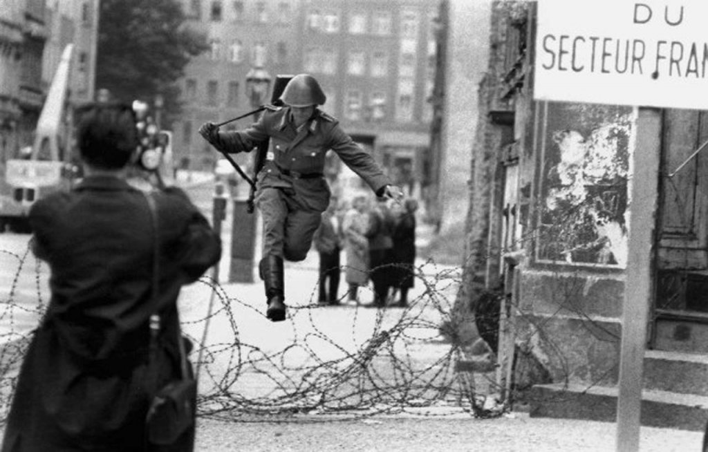 Berlin Wall 1961 (1_599).jpg