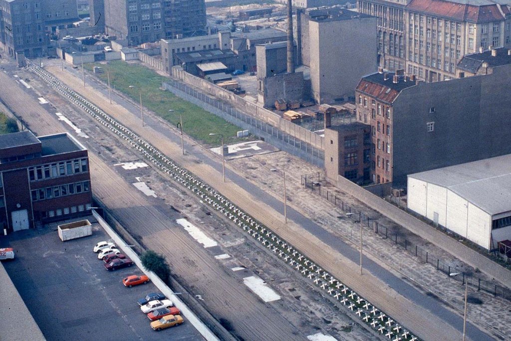 Berlin Wall 1961 (2x_106_5).jpg