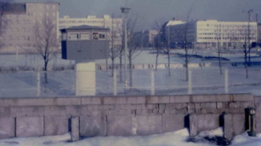 Berlin Wall 1961 (2x_106_6).jpg