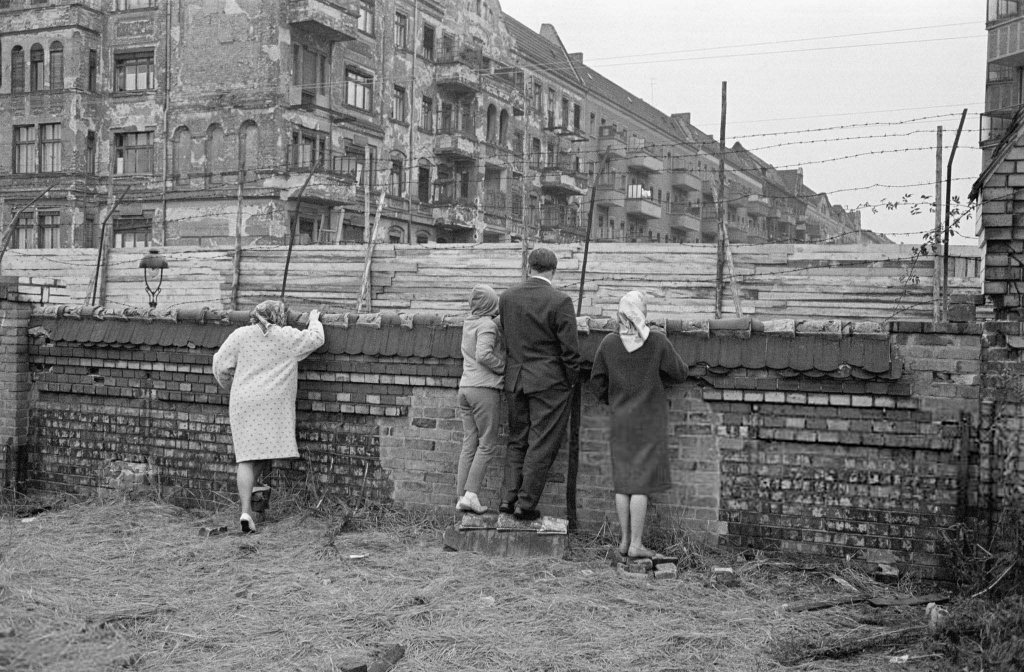 Berlin Wall 1961 (3_24.jpg