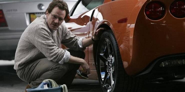 Walt-washing-students-car-in-Breaking-Bad.jpg