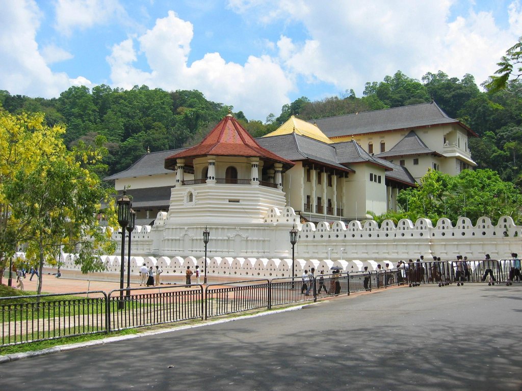 Sri-Dalada-Maligawa-Temple-of-the-Sacred-Tooth-Relic-1442502087.jpeg