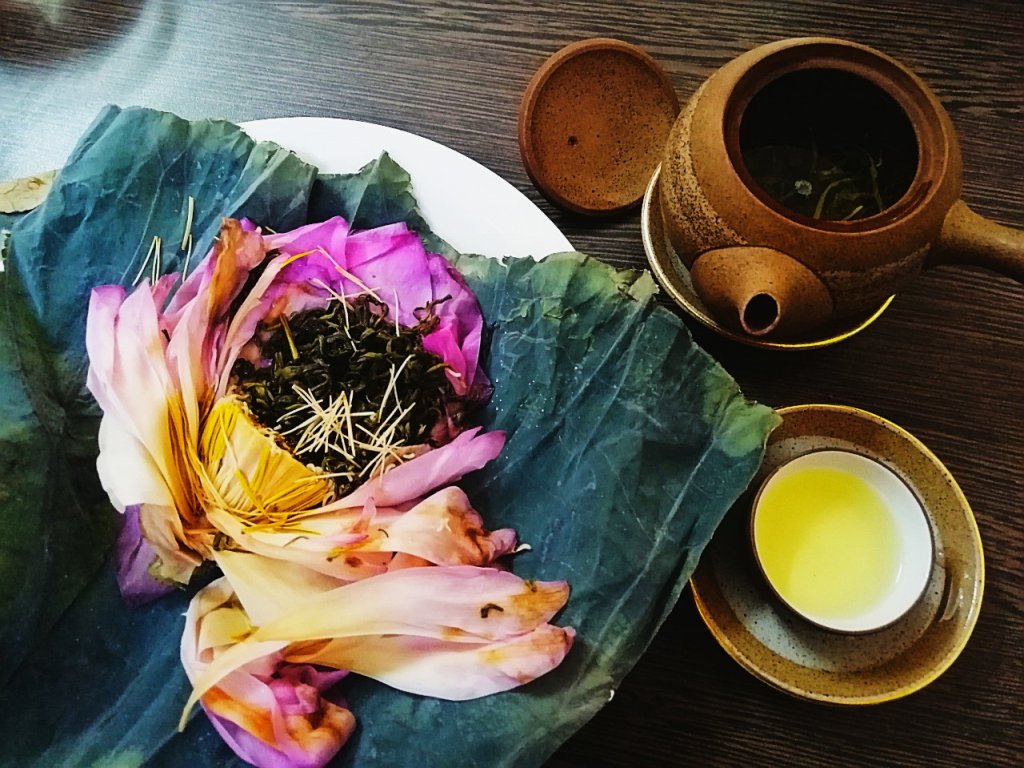 chen tra sen.jpg