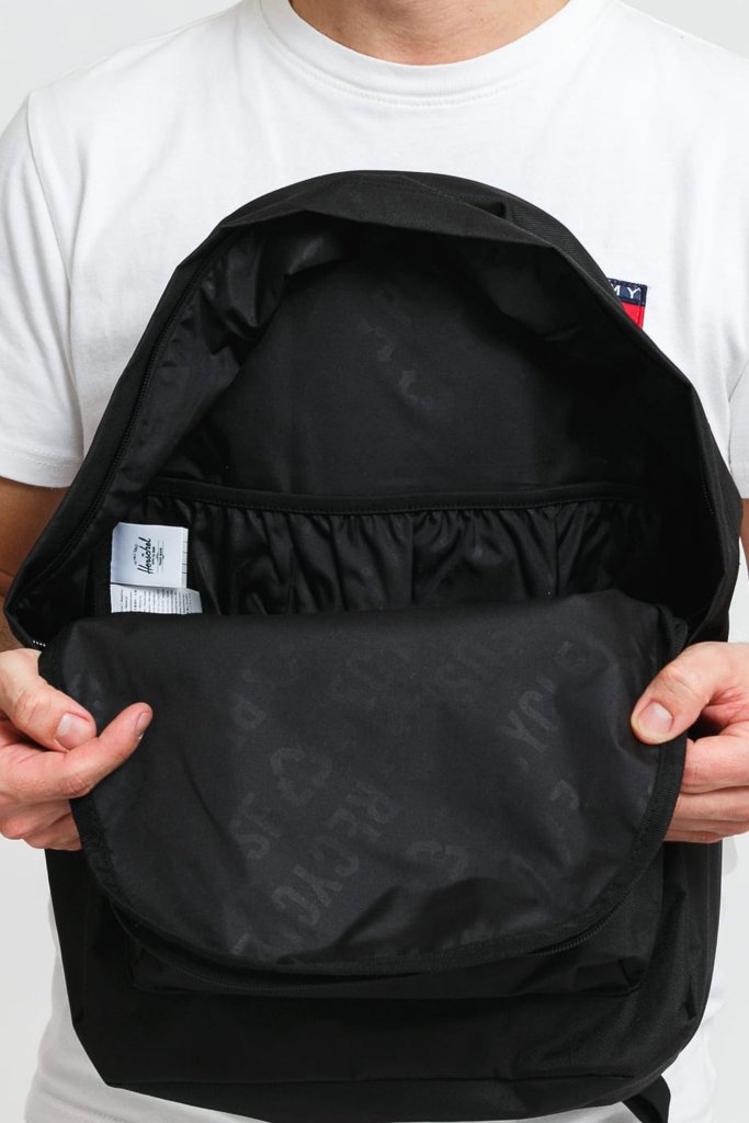 the-herschel-supply-co-classic-xl-eco-backpac-108814_5.jpg