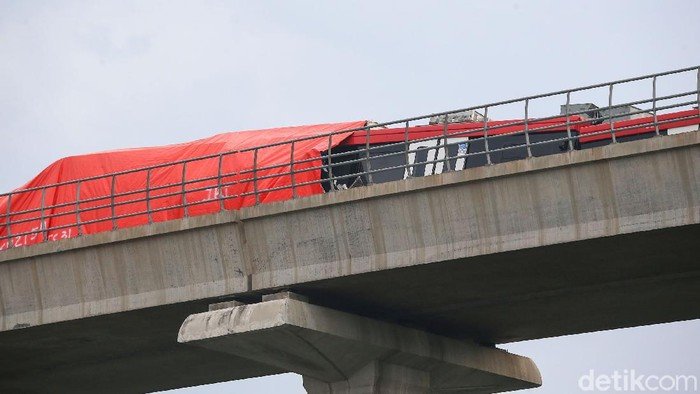 foto-foto-terkini-lrt-tabrakan-di-cibubur-6_169.jpeg