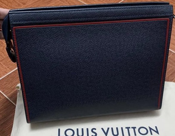 Review Louis Vuitton M30395 Pochette Voyage Mm Taiga Leather Clutch Bag  Noir Mad