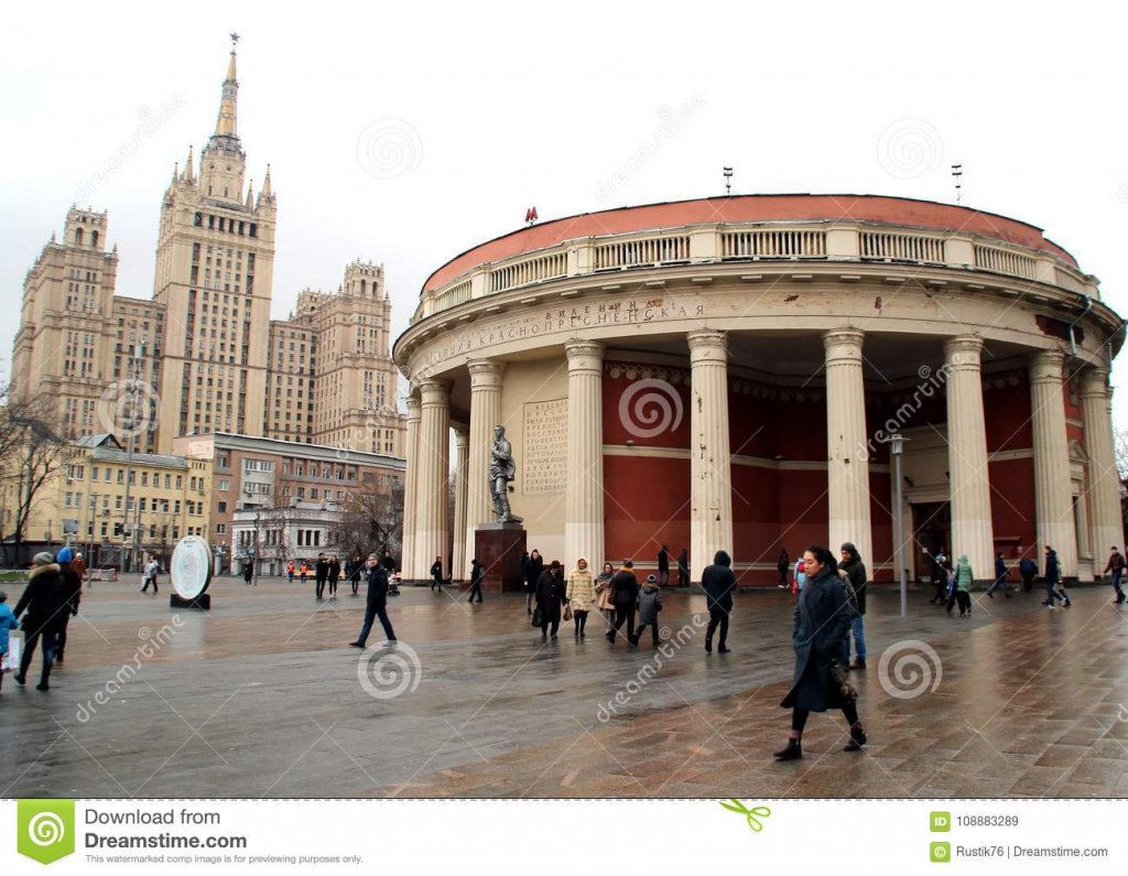 entrance-to-metro-station-krasnopresnenskaya-photos-series-tour-moscow-november-108883289.jpg