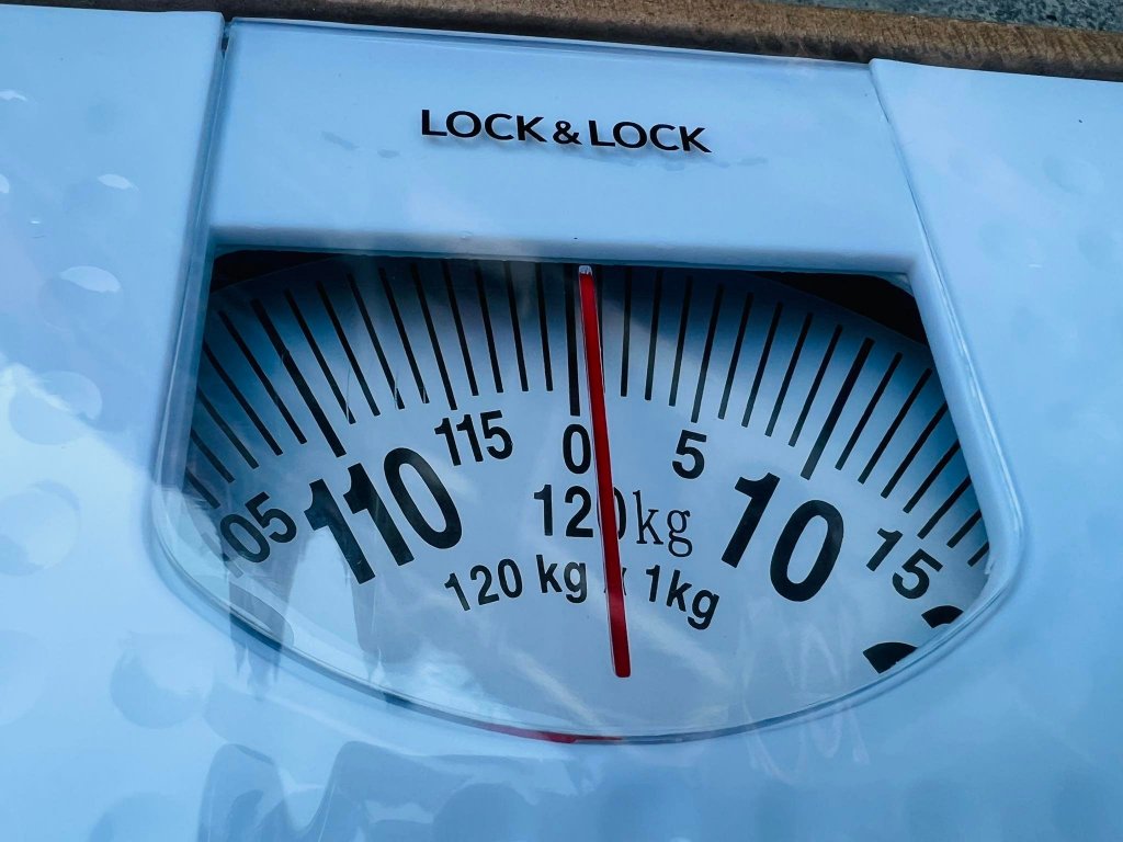 Cân sức khỏe 120kg dạng cơ không dùng pin LocknLock ENC536WHT6.jpeg