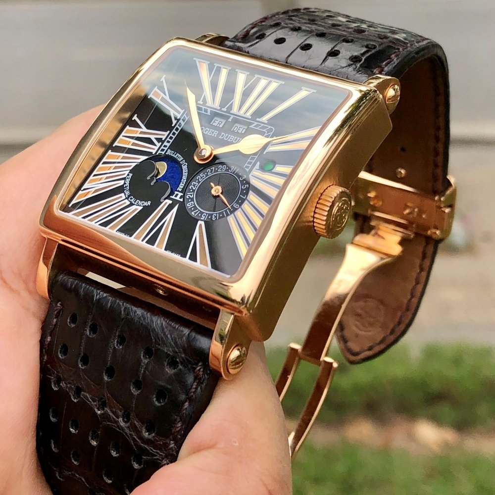 Roger-Dubuis-Golden-Square-Perpetual-Calendar-28-Limited-Edition_5.jpg