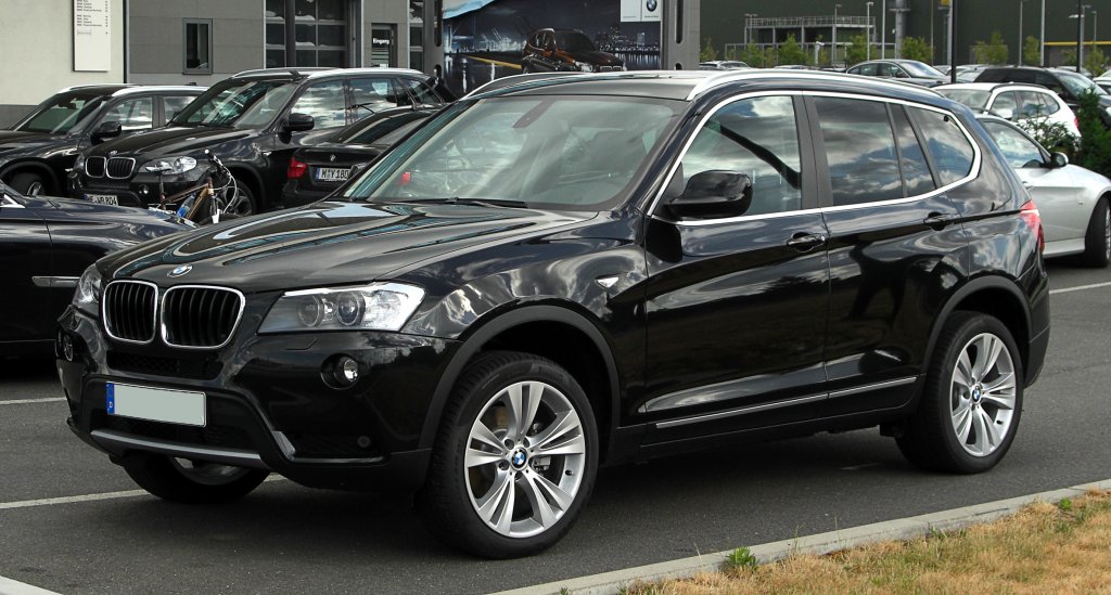 BMW_X3_(F25)_–_Frontansicht,_22._Mai_2011,_Düsseldorf.jpg