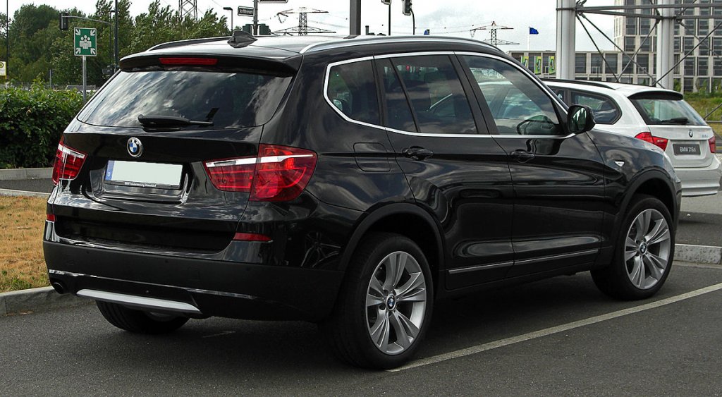 BMW_X3_(F25)_–_Heckansicht,_22._Mai_2011,_Düsseldorf.jpg