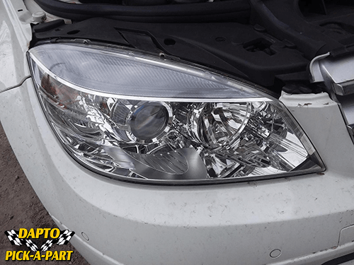 A16888-MERCEDES-BENZ-C200-RT-HEADLIGHT.png