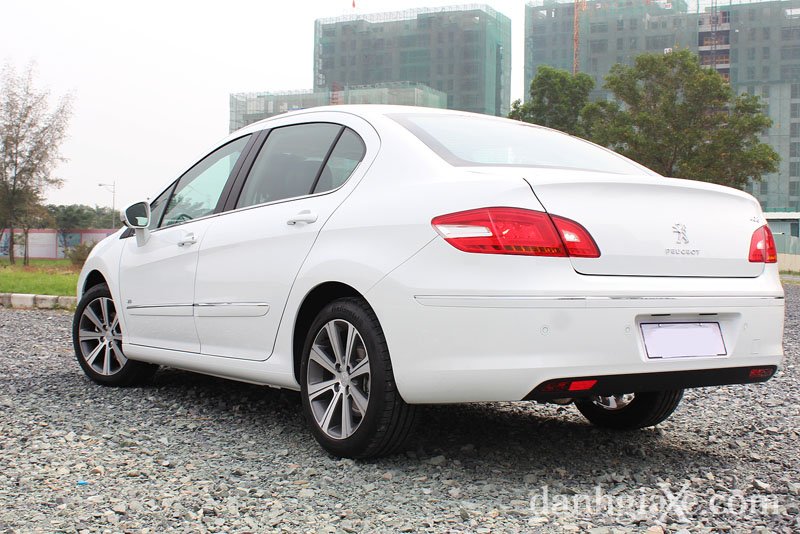 peugeot-408-90.jpg