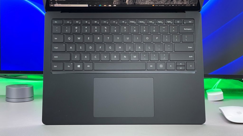 Surface laptop 3 black 2.JPG