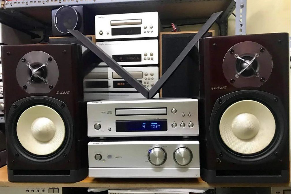 Onkyo 933 1.jpg