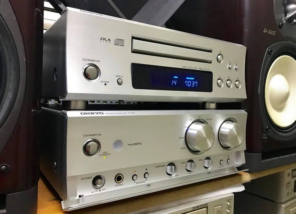 Onkyo 933 2.jpg