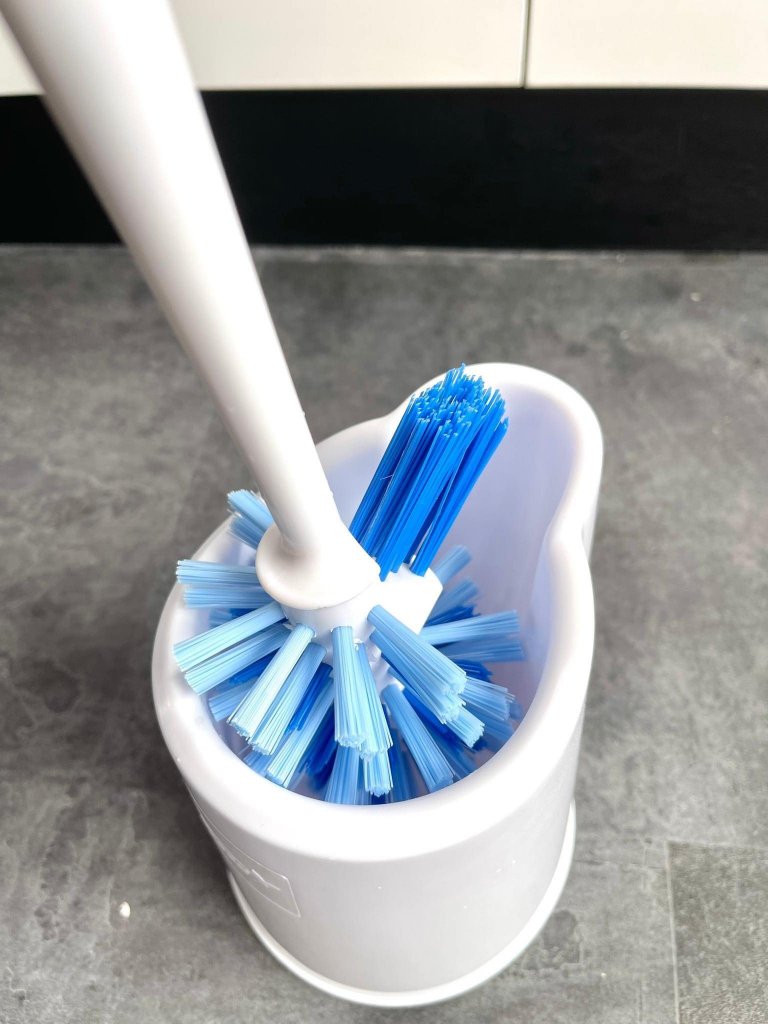 Bàn chải cọ bồn cầu nhà vệ sinh có khay đựng Power Toilet Brush Vileda TSU1561321.jpeg