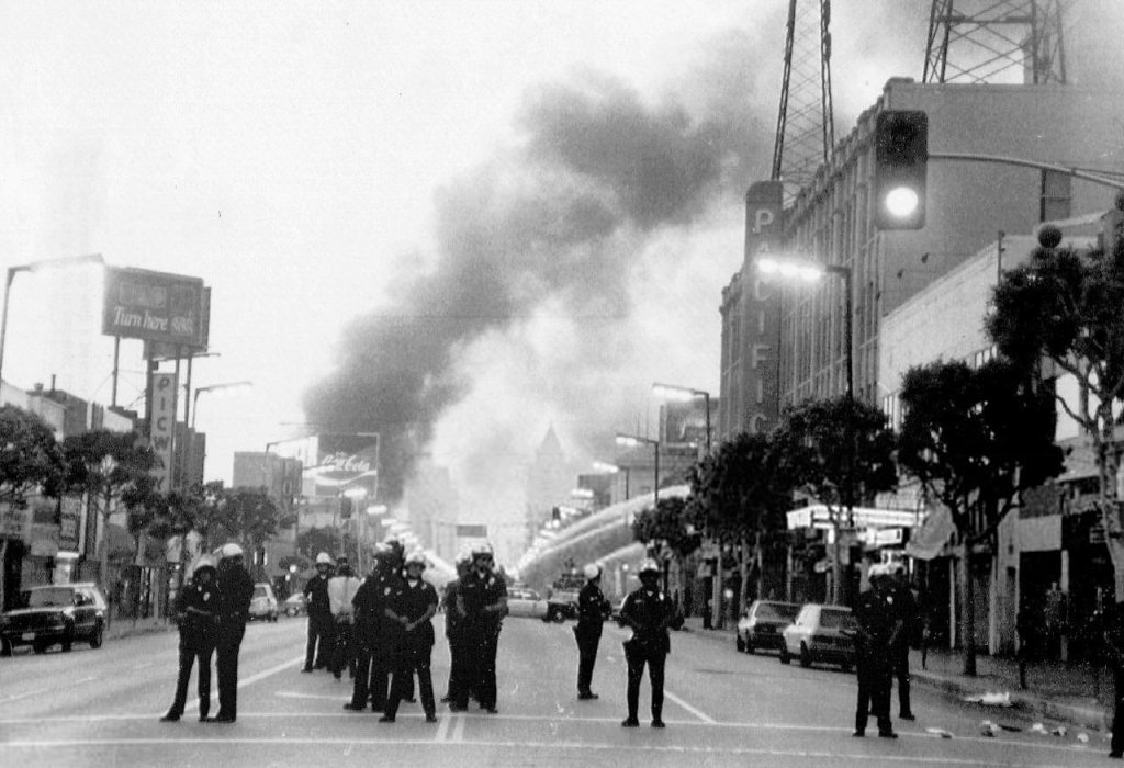 1992 Los Angeles riots (79).jpg
