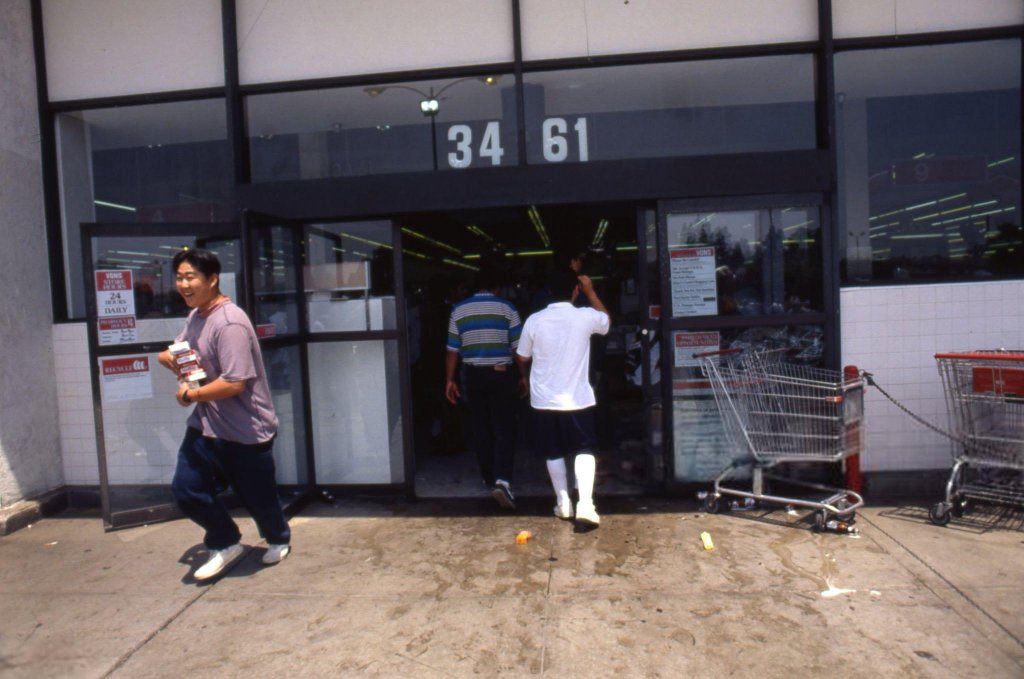 1992 Los Angeles riots (108).jpg