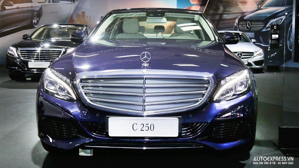 tieu-s-class-mercedes-c250-exclusive-2017-bat-ngo-xuat-hien-tai-ha-noi_1.jpg