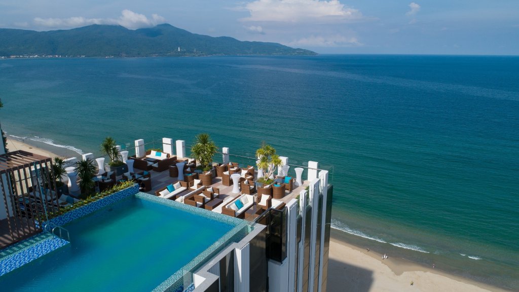 Pool-1-Haian-Beach-Hotel-Spa-Danang.jpg