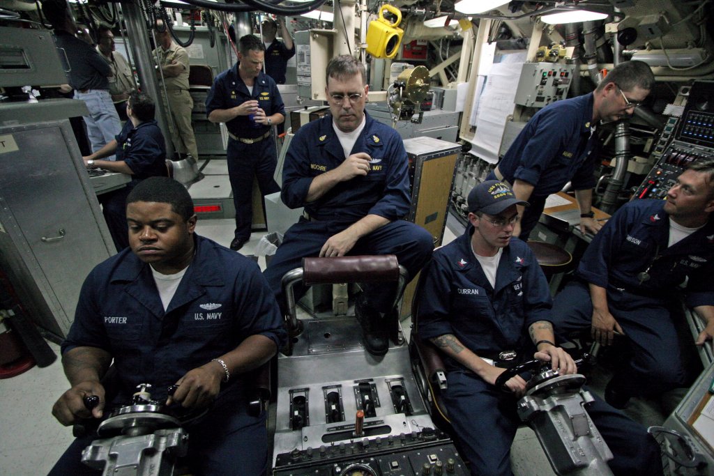 USS_Florida_(SSGN-728)_control.jpg